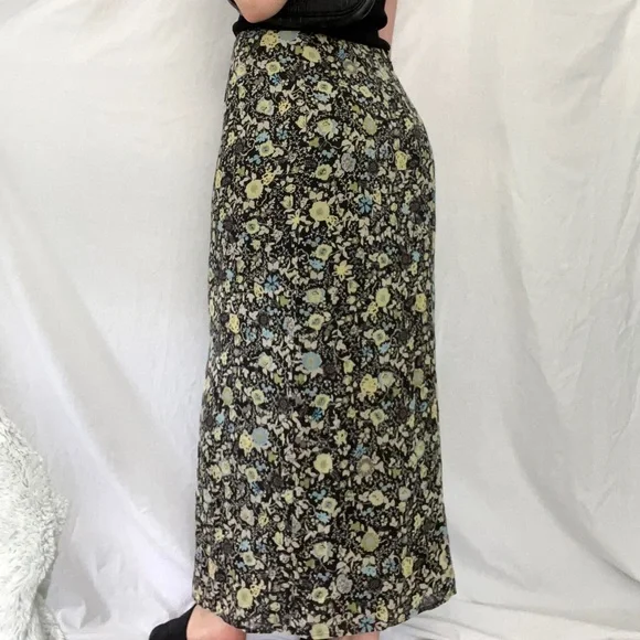 Vintage Floral Maxi Skirt 🥂 - Picture 2 of 5